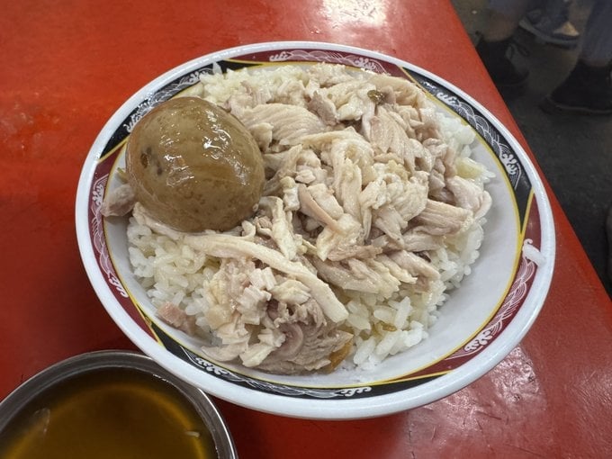 日部落客來台品嚐「台灣親子丼」竟是「它」？台網見真相無奈笑翻