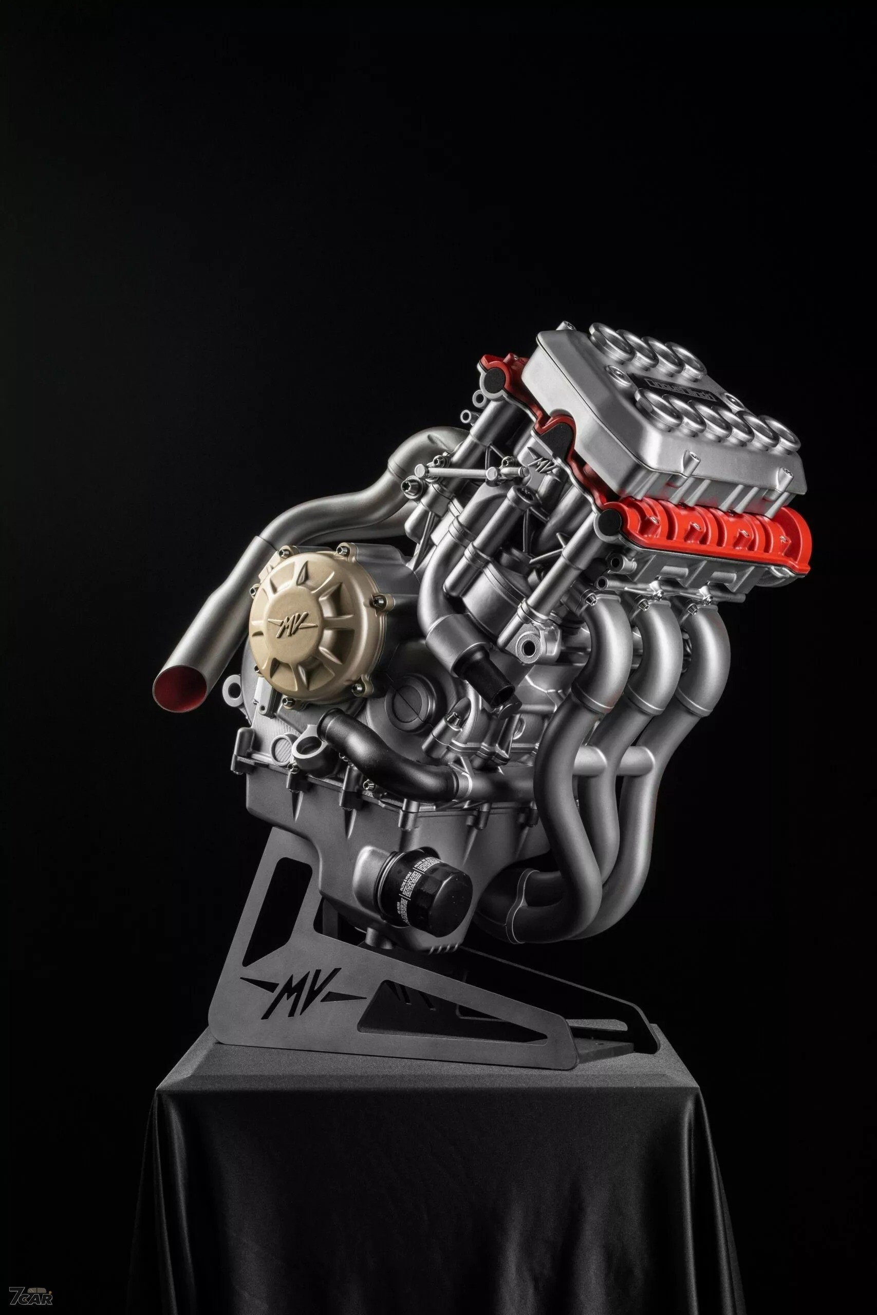 MV Agusta 發表 Cinque Cilindri 五缸概念引擎