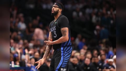 NBA(影)／又受傷！耶誕大戰僅打10分鐘就傷退　獨行俠明星長人AD傷勢出爐