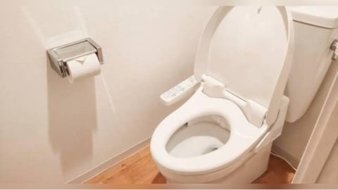 20歲女大生如廁滑手機「肛門出血」　醫一查：骨盆底肌退化像60歲