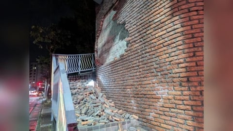 新北新莊區龍安陸橋紅磚震損剝落  已封鎖維安