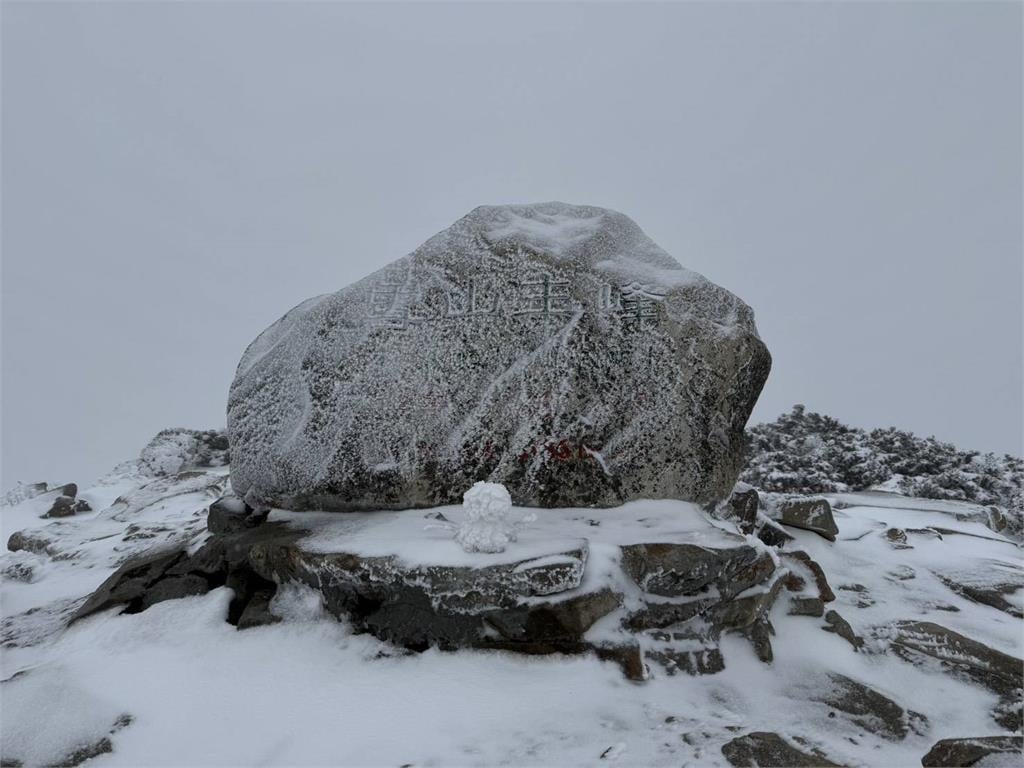 雪山、武陵四秀降雪成銀白世界！　上山追雪必帶雪地三寶