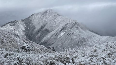 雪山、武陵四秀降雪成銀白世界！　上山追雪必帶雪地三寶