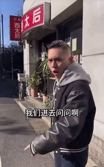 東京餐館貼出「避邪門神」反制小粉紅！八炯重返店家竟巧遇「上海遊客來朝聖」