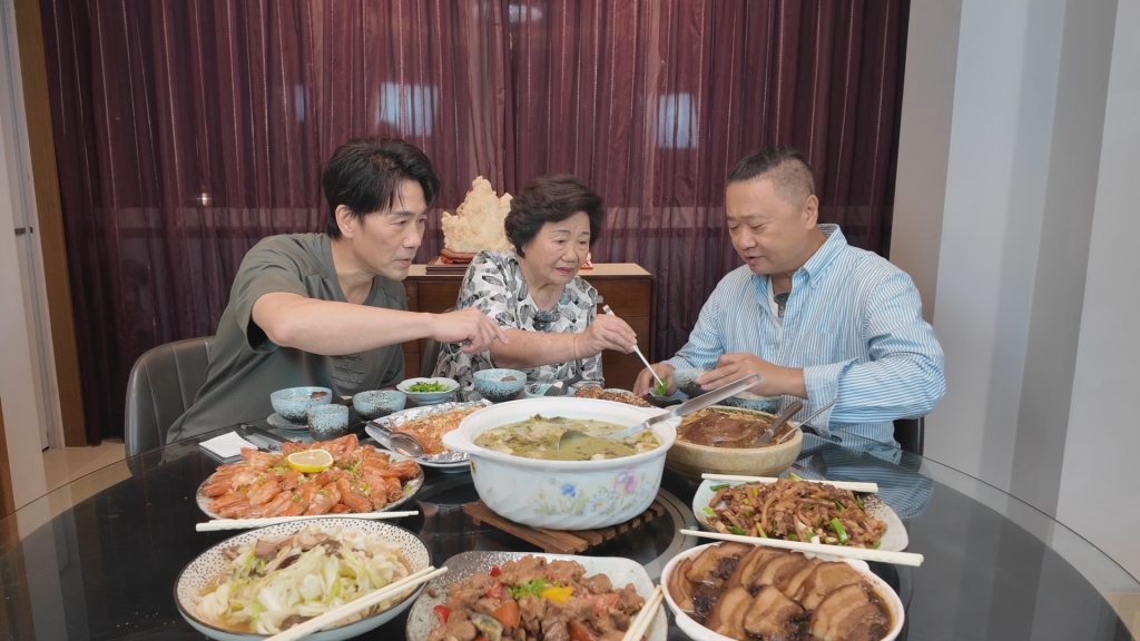 羅時豐「半夜塞錢給媽」自爆秀場行情！住宅內部奢華曝光 邰智源震驚「賺很大」