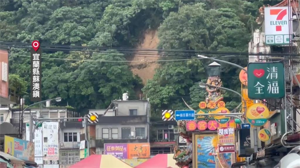 土石崩到住家天台！　南方澳山坡坍方居民嘆多年沒解決