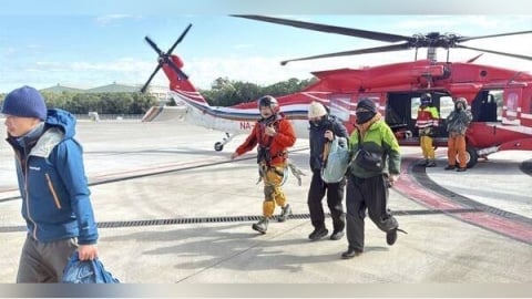 5人登山隊體力不支1人失溫死亡 黑鷹直升機即刻救援
