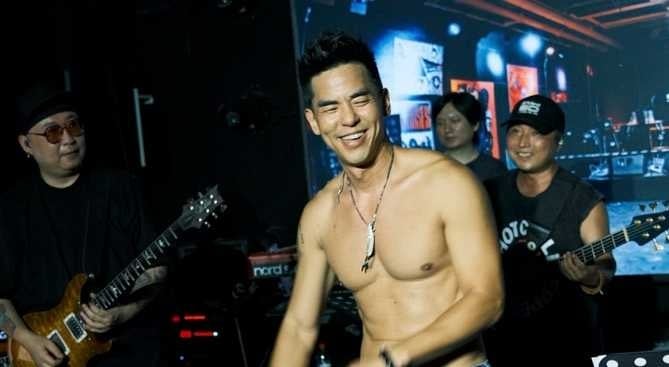 柯有倫熱愛運動，時常曬出肌肉照。（圖／翻攝自柯有倫IG）