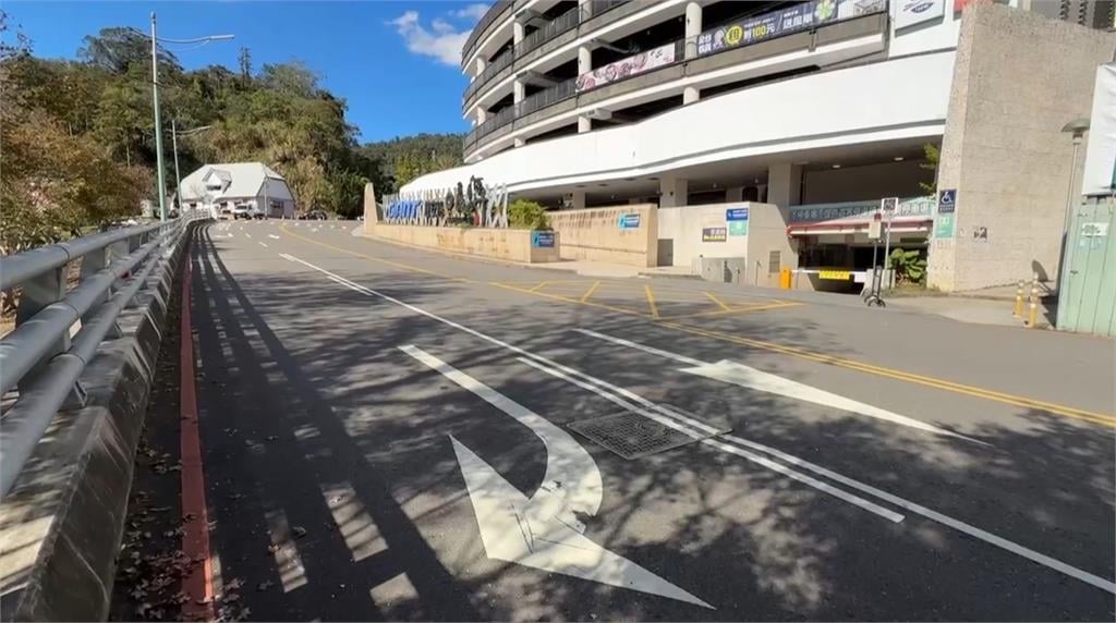 危！疑自行車業者接駁車　日月潭小貨車載11位乘客