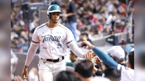 中職(影)／自曝「從不看網友言論」！痛失愛妻後魔鷹堅返台效力：放棄她會生氣...