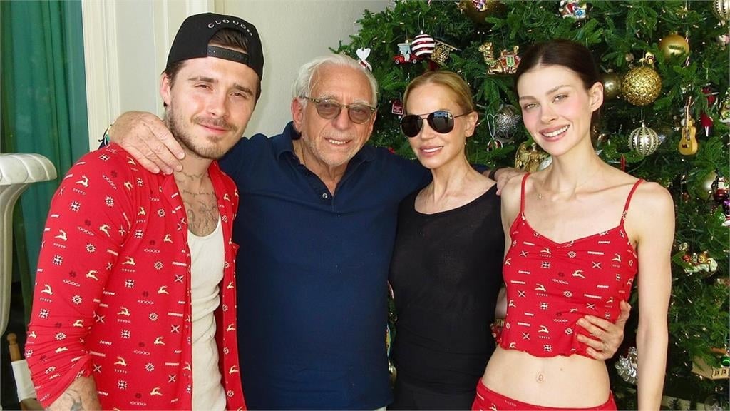 布魯克林留美國「陪妻子1家過耶誕」　曬合照遭網轟：若非貝克漢兒子誰會看你！