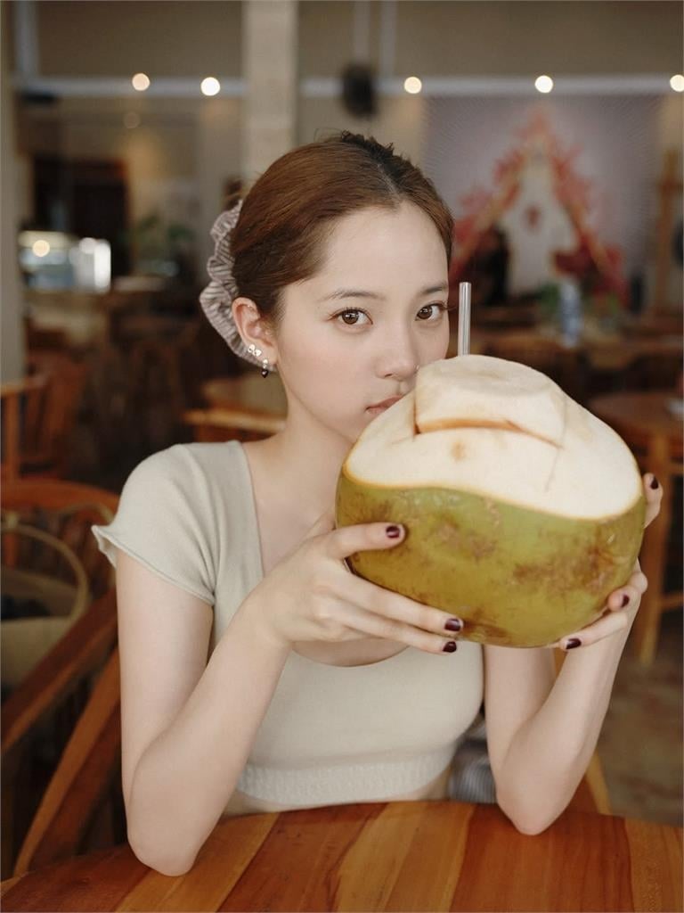 歐陽妮妮回台灣「辦大事」！歐陽娜娜「軍演沒轉發」改上傳這畫面…遭網開酸了