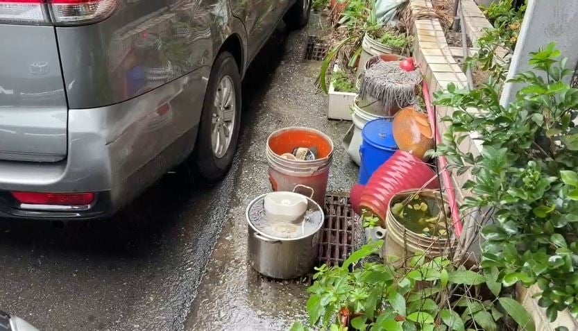 好痛！水溝蓋生鏽害踩空　女子腿部皮開肉綻縫30幾針