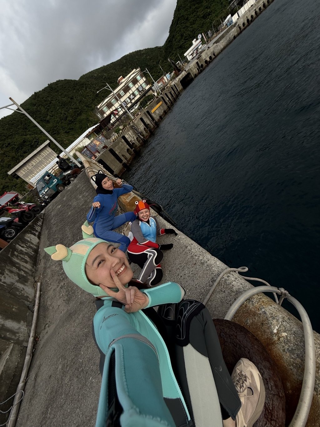 《好運來》戲殺青情不散！錦雯揪張家瑋、程雅晨綠島大解放「比基尼泡湯」迎跨年