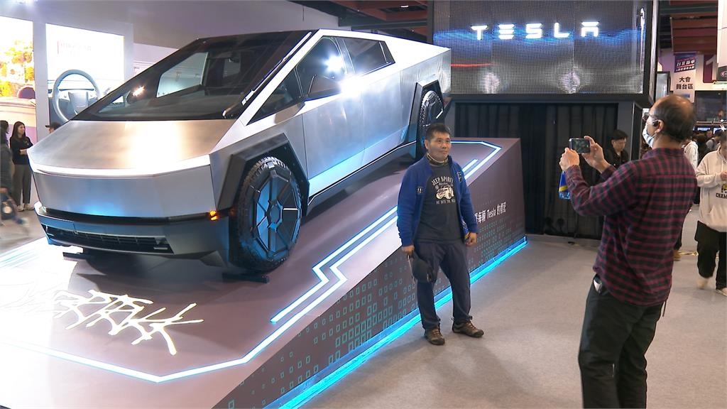 台北新車展登場 各車廠秀新車 特斯拉館擠滿群眾