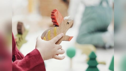 常模仿媽媽化妝、噴香氛   5歲童「胸部隆起」假性性早熟！