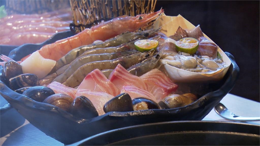 2026年衝吃到飽「嗑10隻這海鮮」老闆疑虧錢泛淚!內行曝真相:吃2公斤再來說