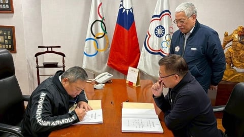 綜合／林鴻道正式交棒蔡家福  中華奧會主席職務交接清冊簽署程序完畢