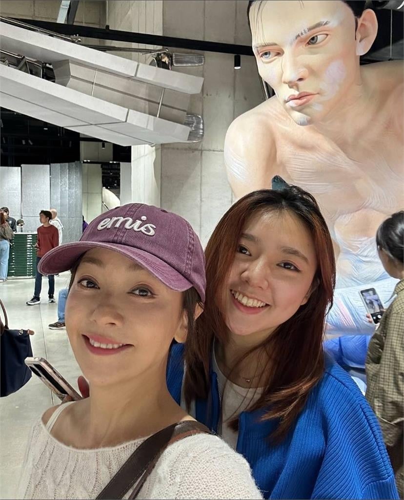 王仁甫19歲女兒「這間店打工」全被拍！季芹首度證實：人生第一次