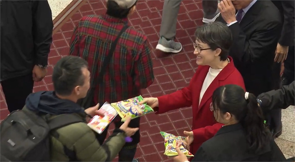 快新聞／總統府元旦開放參觀！賴清德親送紅包袋、限量版乖乖