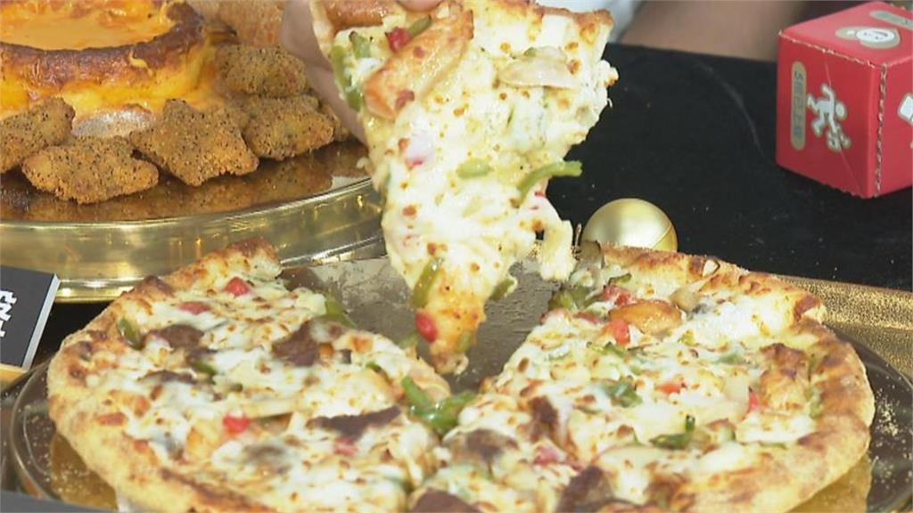 跨年夜遇「披薩之亂」!餐點竟等2到4小 網崩潰喊:8點還在出4點單…