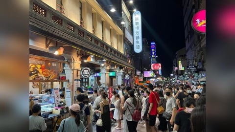 一隻蟑螂引爆的信任考驗：從林聰明沙鍋魚頭事件看餐飲業食安風險管理