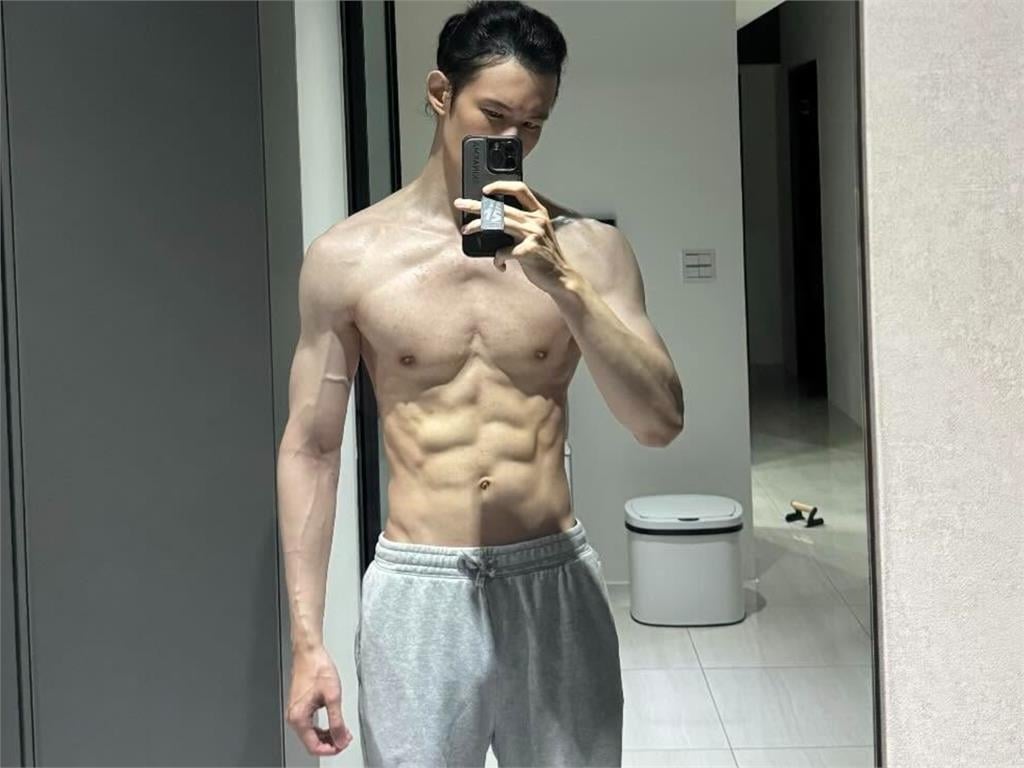 黃國昌脫衣炸「猛男冰塊肌」 波特王狠秀「8塊腹肌」宣戰:制衡黃嫌之亂!