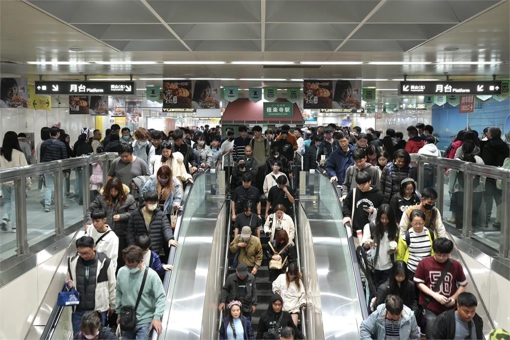 快新聞／高捷跨年夜運量逼近30萬人次　2025年日均運量創歷史新高