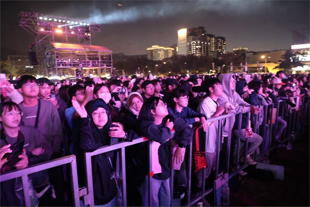 快新聞／「2026台南好YOUNG跨年晚會」陣容華麗！現場人山人海搶看天團