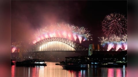 【有片】揮別2025年紛擾　澳洲雪梨焰火迎接璀璨2026新年