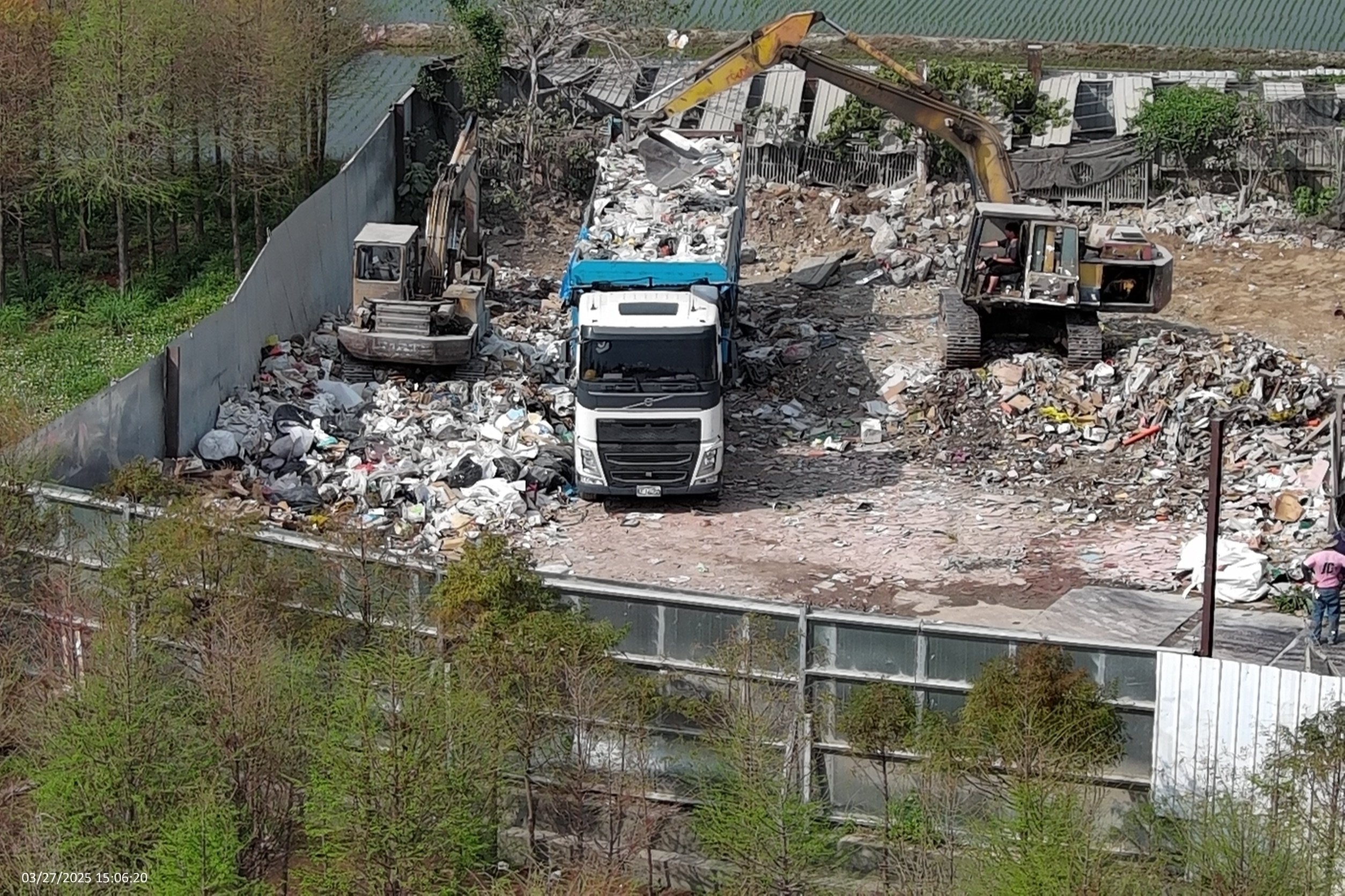 營建廢棄物毒害中南部5大溪流 檢警出重手逮22人