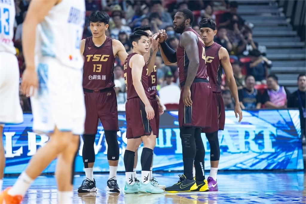 PLG／勇士主場對決獵鷹！《PLG LIVE 543》陪你聊籃球還可抽精美年曆