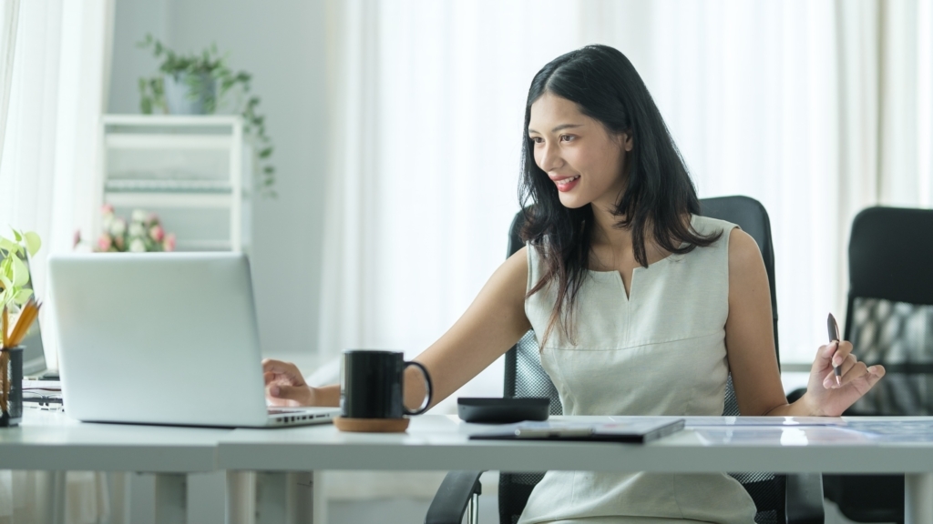 事業型女性早就習慣在工作、生活與自我之間切換，懂得把自我的成功擺第一位，談戀愛也不會變成全世界只剩對方。圖/123RF圖庫