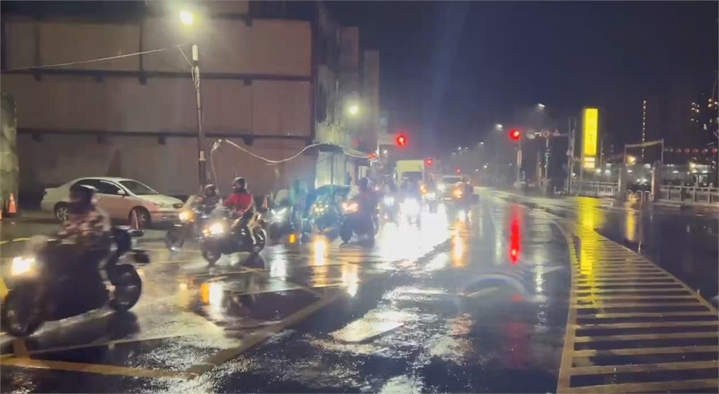 拚了！挑戰第八年元旦跨年日環　上百台重機不畏風雨熱血上路