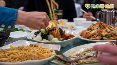 防癌別越做越慌!醫帶你先檢視「生活4毒」 不只管飲食也要學抗壓