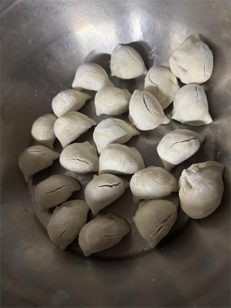 永和鍋貼名店急PO尋人啟事！他誤賣41顆「破皮水餃」網笑翻：邊煮邊罵髒話