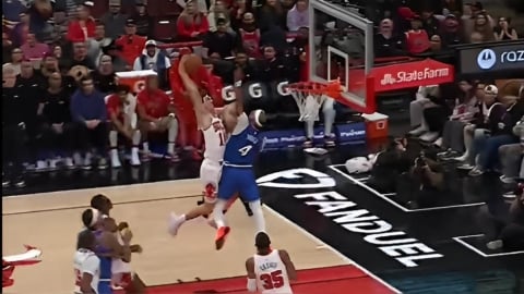 NBA(影)/曾參加灌籃大賽的都很猛!公牛21歲小將「驚天隔扣」全場球迷驚呆