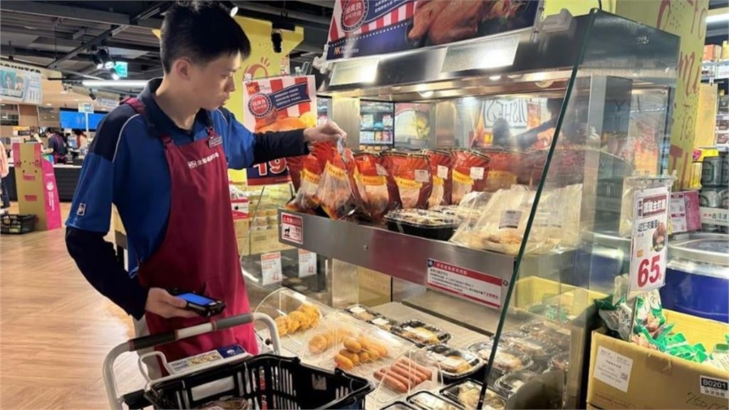 他逛超市突被陌生人要錢!老翁挑食物「1舉動藏洋蔥」超暖結局惹哭7.4萬人