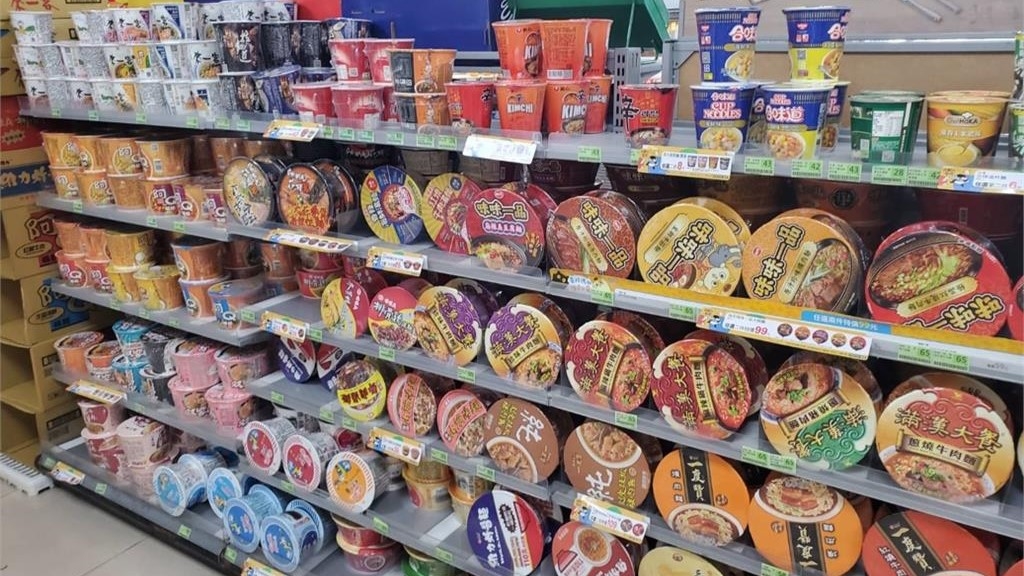 他逛超市突被陌生人要錢！老翁挑食物「1舉動藏洋蔥」超暖結局惹哭7.4萬人