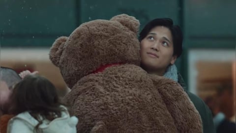 MLB(影)／大谷翔平化身「溫柔暖爸」！新廣告抱熊畫面加親筆字跡球迷大大驚喜