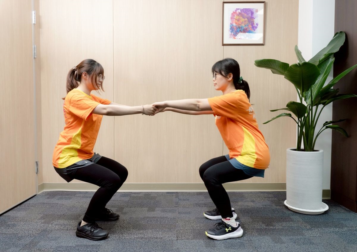 圖／主治醫師李蒔青說明透過身心運動可提升BDNF、降低慢性發炎。（土城長庚醫院提供）