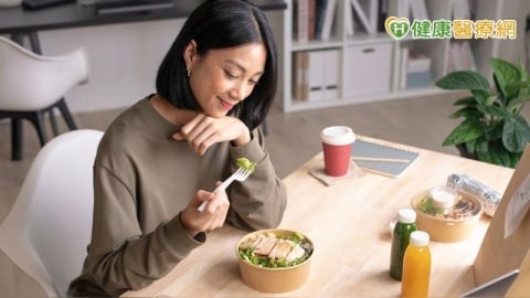 不再一味節食！「直覺飲食」重新聆聽身體訊號　與情緒性進食有何區別？