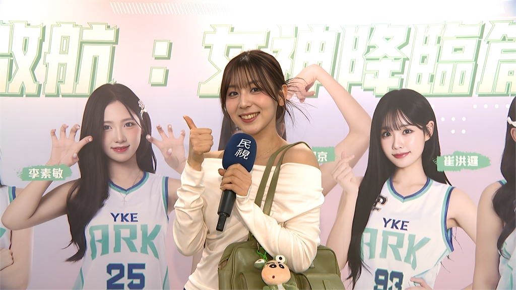 髮香來尬聊(圖影)／九頭身女神睦那京來了！大秀中文拜年