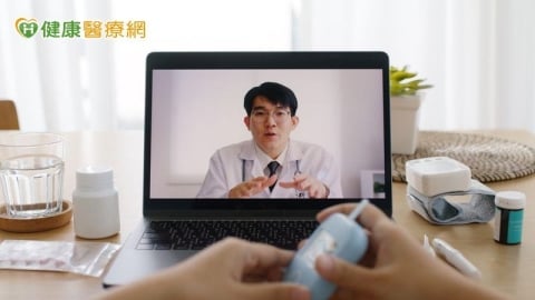 長輩臥床、家屬壓力大?「在宅醫療」這樣接住照顧需求