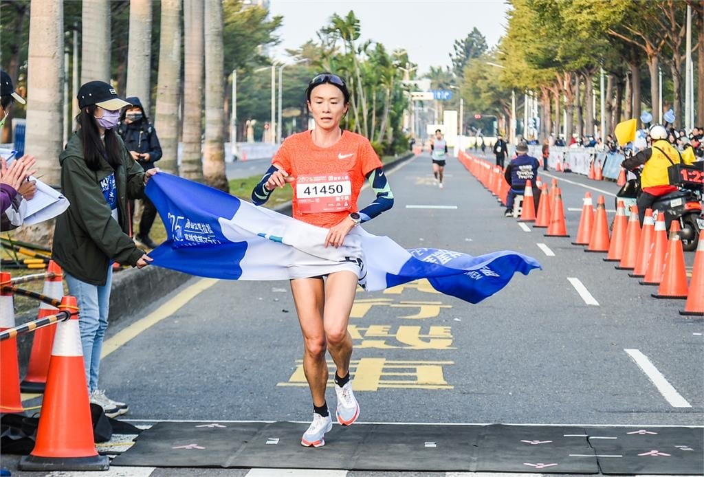 啦啦隊(影)／來跑有香！富邦FA「大哥」李皓禎領軍5本土為「高雄馬」選手暖心掛牌