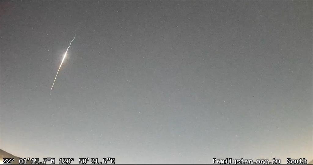 彰化、高雄、屏東鏡頭成功捕捉　罕見「火流星」本體極亮、煙塵飄散