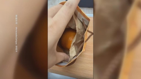 不小心拿錯？買糖炒栗子變橘子　網友笑：買到隱藏版