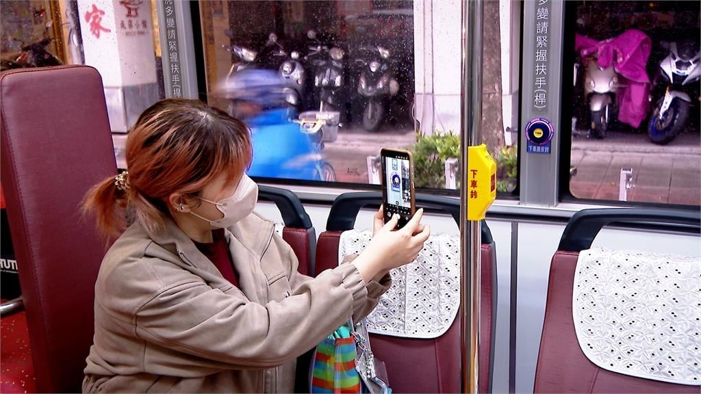 奇景!搭公車順便算命? 業者推「算命下車鈴」