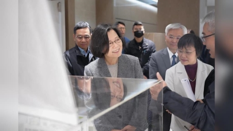 卸任仍心繫居住正義!劉世芳、花敬群陪同 蔡英文驚喜現身中和社宅