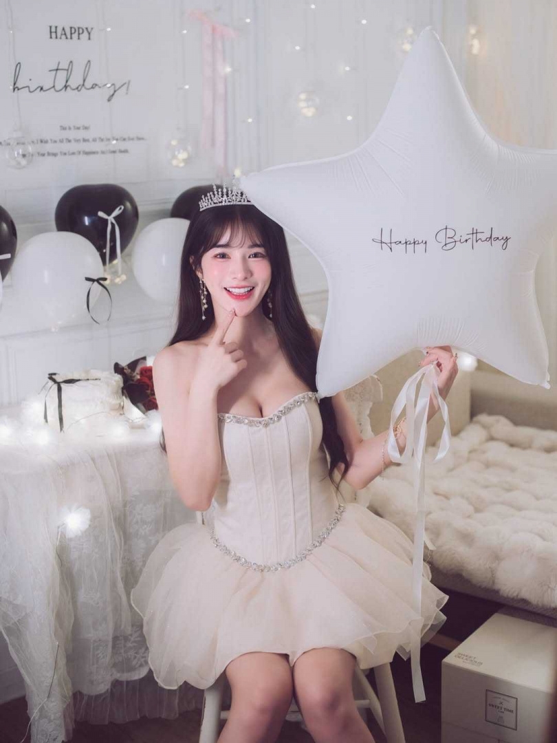 罹患骨內水囊腫,讓林岱縈更加重視身體保健,也許下了希望大家平安健康的生日願望。(圖/翻攝自林岱縈IG)